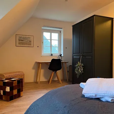 Haus Strandherz Hausteil Steuerbord Holiday home Utersum