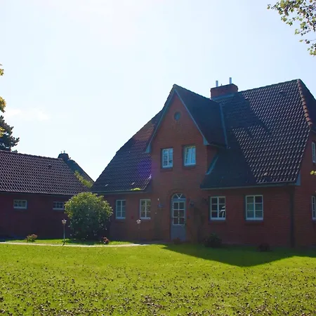 Haus Strandherz Hausteil Steuerbord Holiday home Utersum